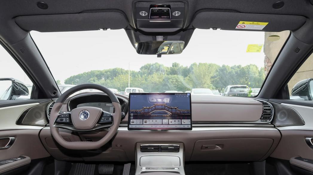 纯电续航提升至180km，采用电子怀挡布局，新款汉DM品控如何？