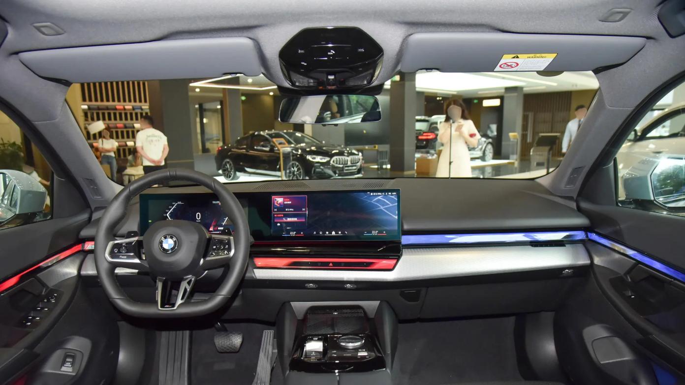 宝马5系（进口）：30万级，2.0T轻混，性价比超A6L