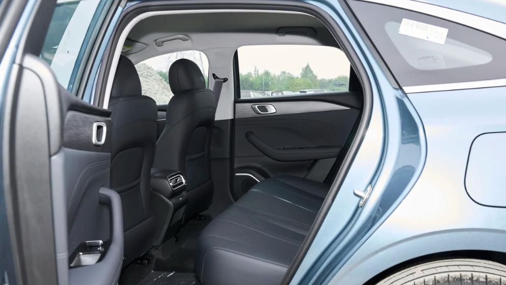 家用出行新选择？7.48万起售，银河星耀6主打亲民与经济性