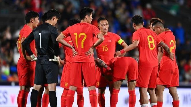 国足热身赛3比1胜科威特，塞尔吉尼奥首秀无功，年轻球员表现亮眼