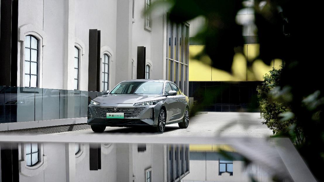补贴后售价5.69万元起！国民家轿新标杆长安第三代逸动PHEV上市