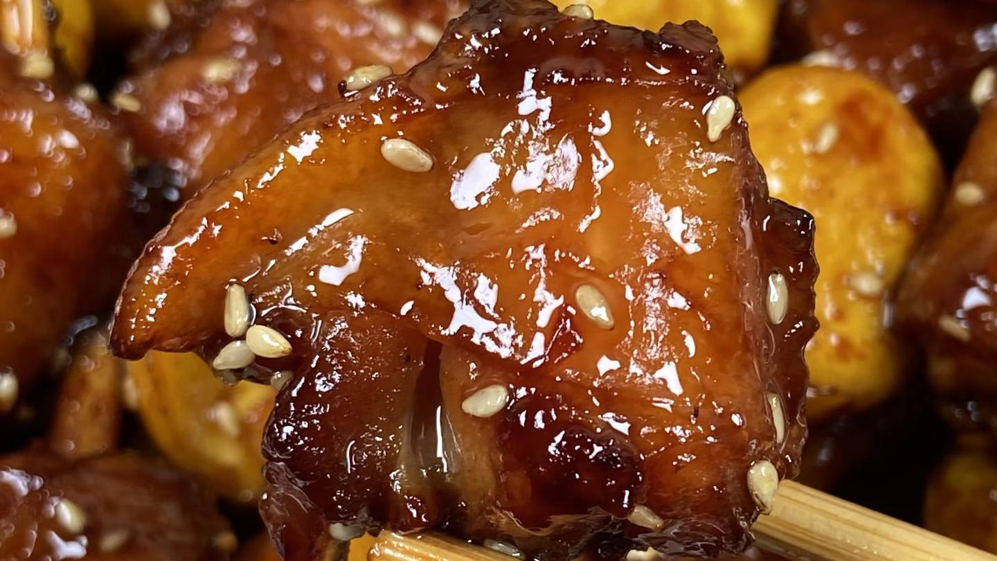 板栗炒鸡翅的神仙做法，入味又下饭，全家抢着吃！