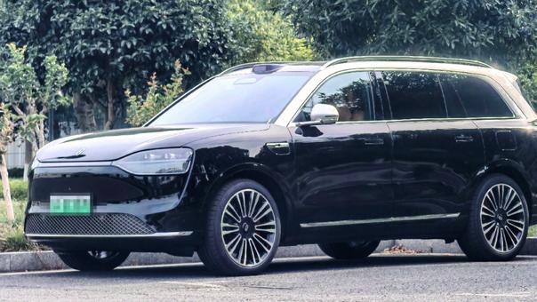 华为问界M9，2024年累计卖掉15.8万辆，一款车砍下870亿销售额
