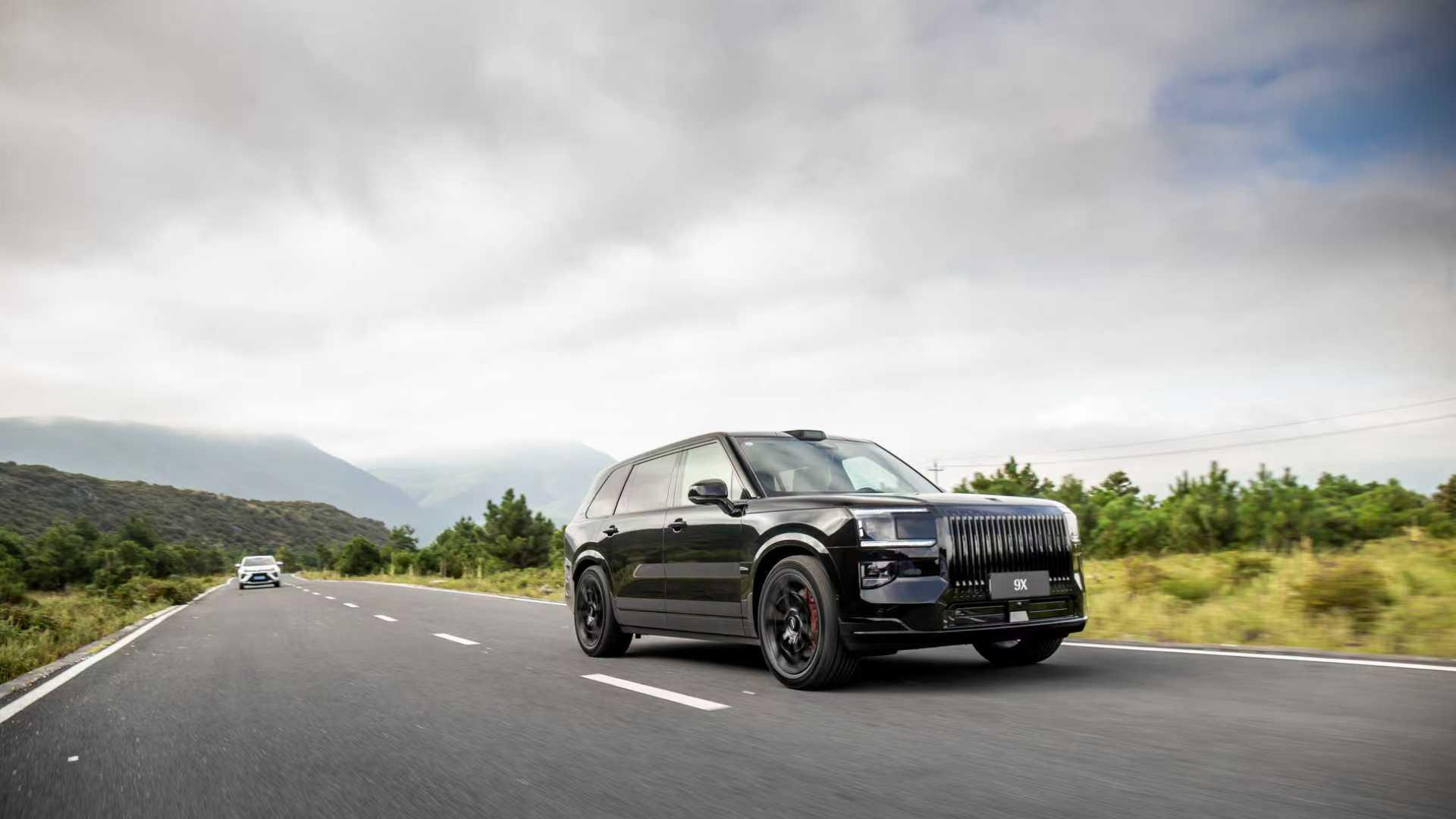 湘湖畔，邂逅极氪9X：一场技术与优雅的沉浸式对话