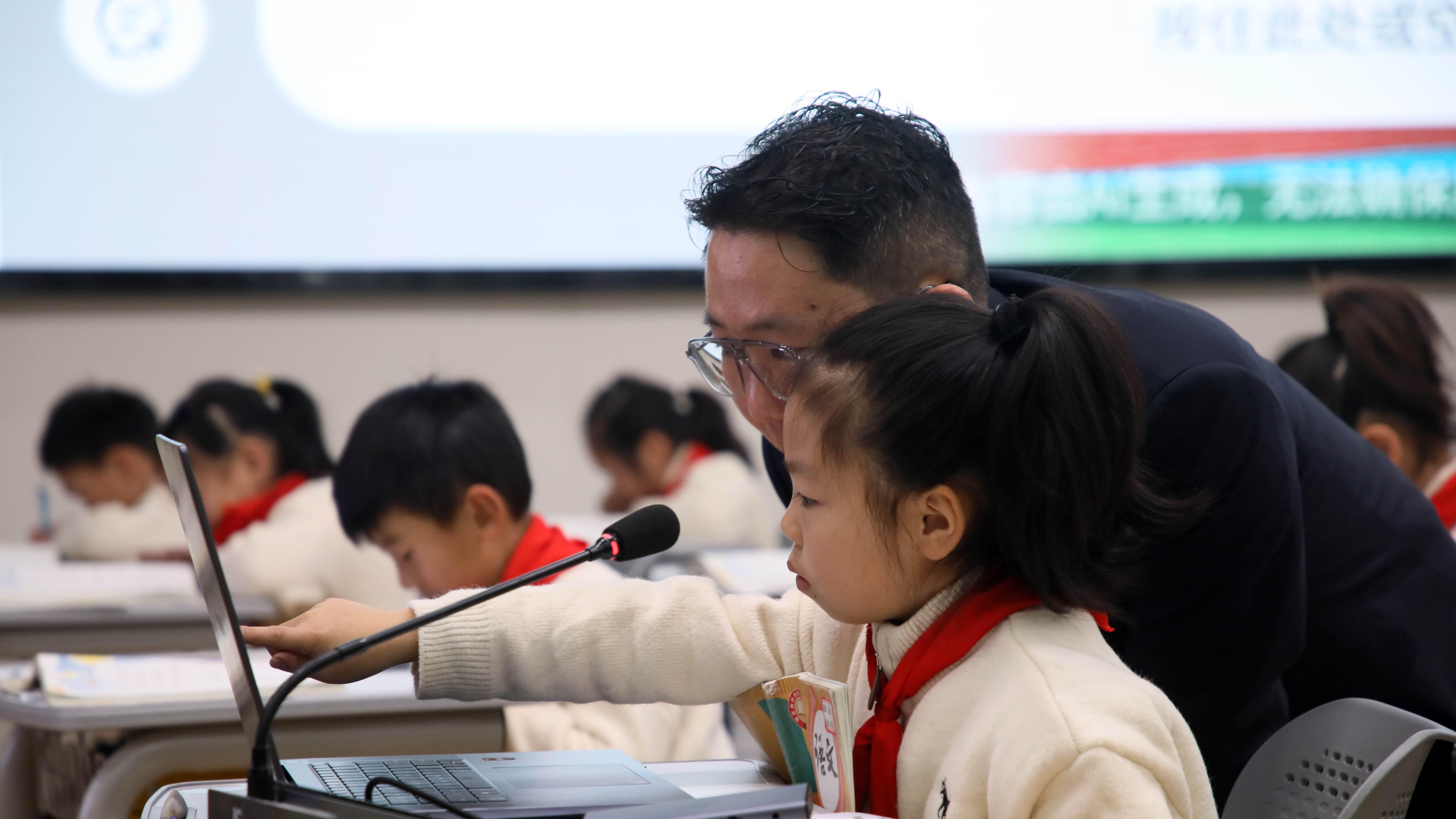 全国首个AI原生学校建设方案在上海世外教育附属芜湖市裕安小学发布