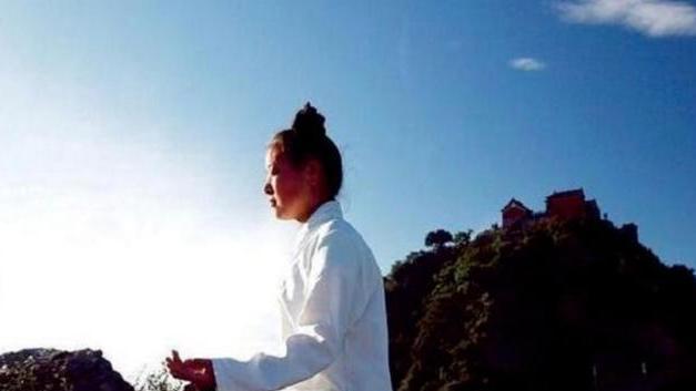 23岁女道士王熹贞，宣告自己即将羽化，近10万人围观，结局怎样？