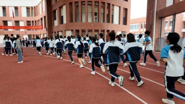 数字变革校园体育，广州天外举办趣味PK赛喝彩十五运