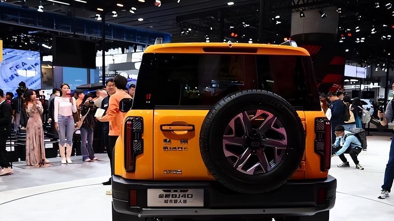 这才是“越野之王”！加92油11万起，2.0T+8AT，三把锁碾压坦克300