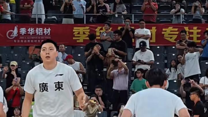 黑白矮再度联手！广东全运会热身赛71-63获胜
