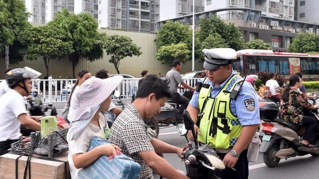 除了头盔外，2025年骑电动车，上路迎来4个新要求，车主要注意了