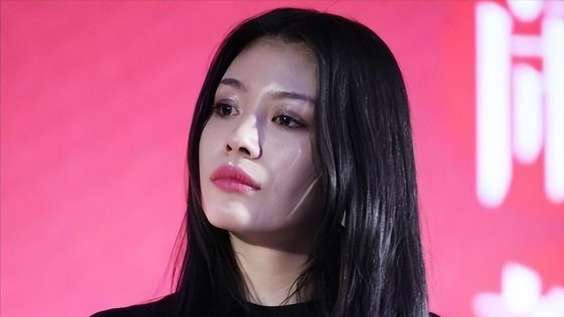 2025年，54岁的汪峰终于登上了舆论的风口浪尖，情场浪子终收了心