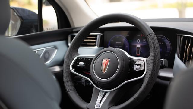 红旗HS7PHEV： 续航超1200km 油耗5.3L 高质价比 25万级超混旗舰SUV