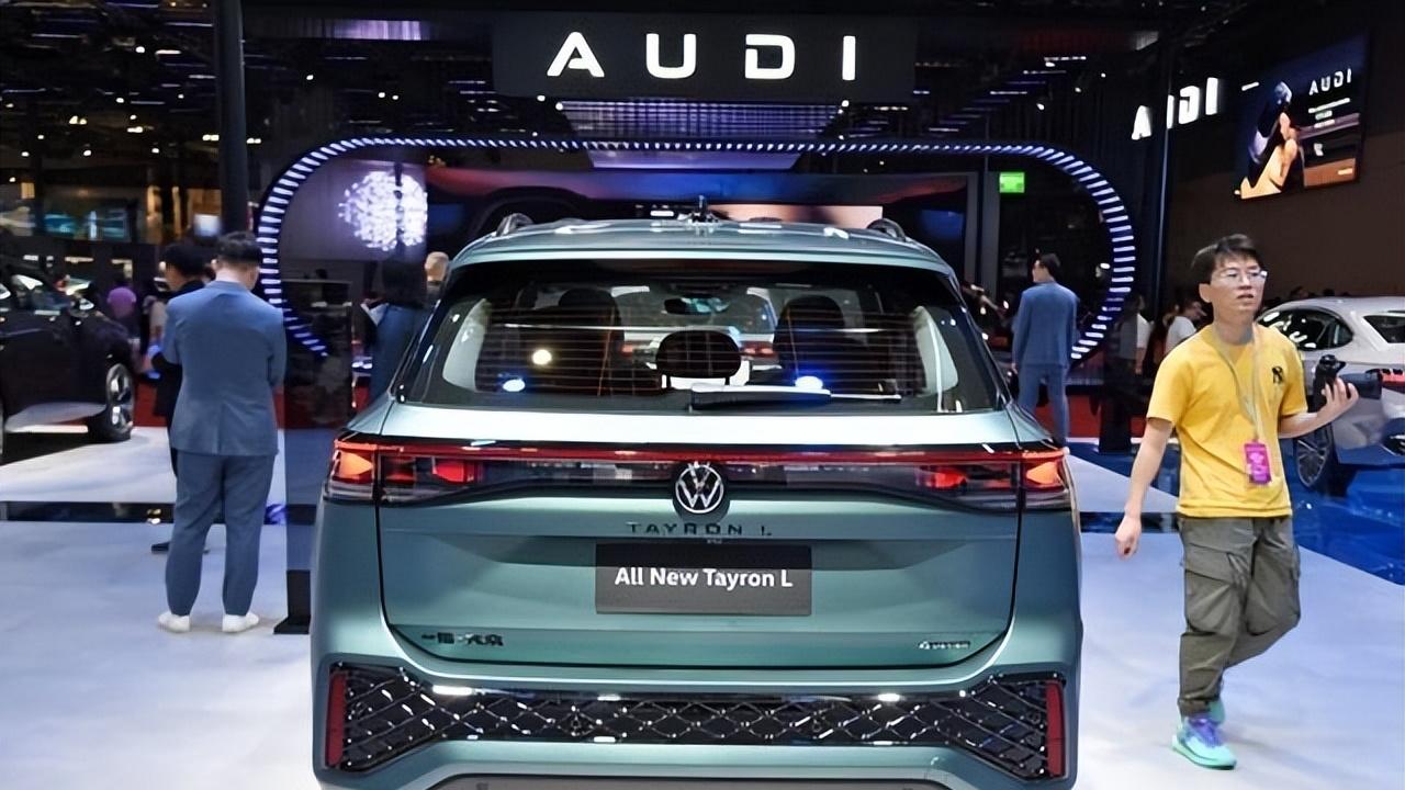 大众化身“降价先锋”！中型SUV降至12万，2.0T+三联屏，搭载智驾