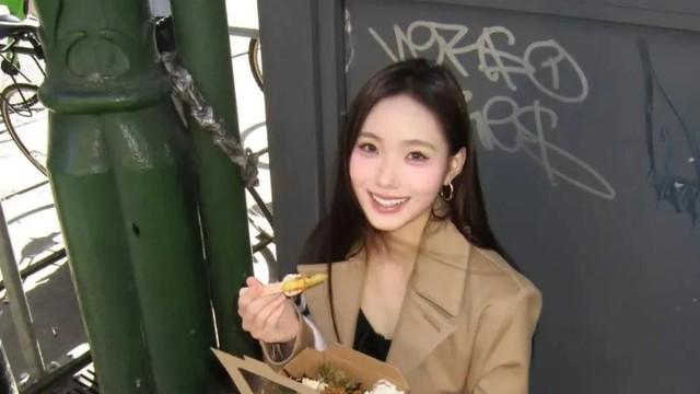 大S离世68天后，S家第一个走出悲伤的成员出现，笑容甜美吃甜品