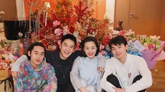 林依轮为25岁大儿子征婚，引发的当代婚恋观察