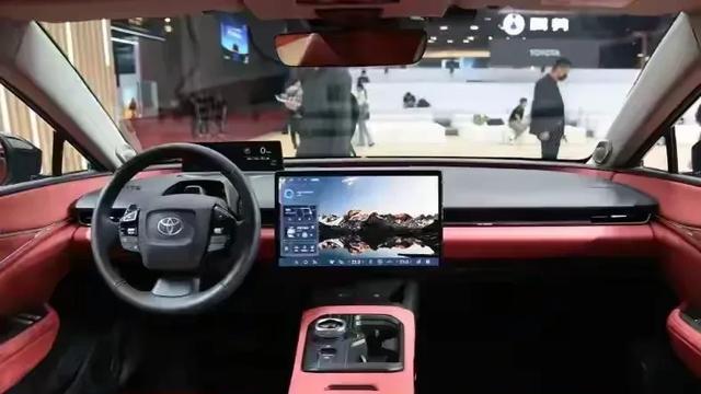 一汽丰田bZ5震撼登场，终身三电质保无忧，纯电SUV市场再掀波澜