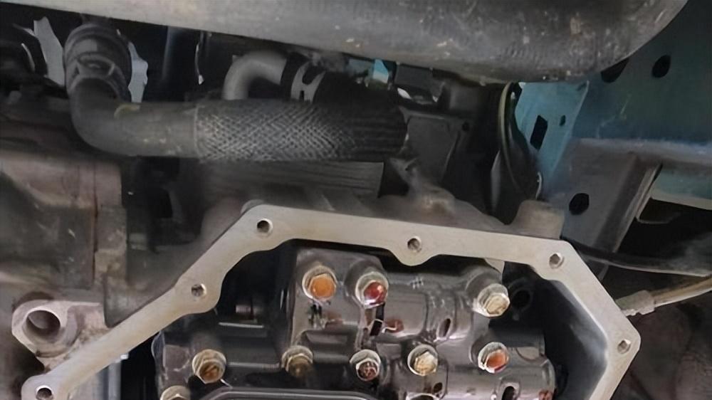 变速箱油多久需更换？资深维修师：九成车主都不清楚