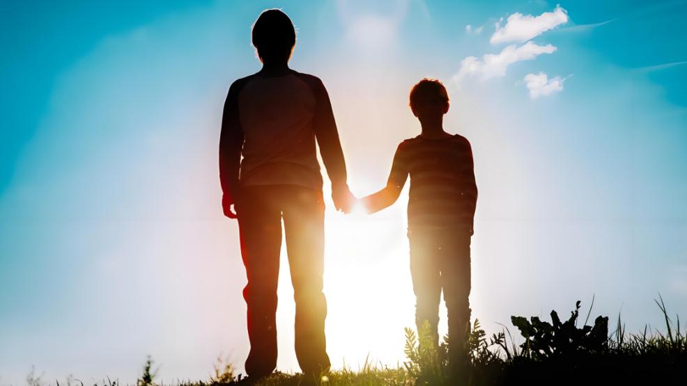 当3岁孩子被硬塞进幼儿园后，父亲发现：我正在用"为你好"毁掉孩子