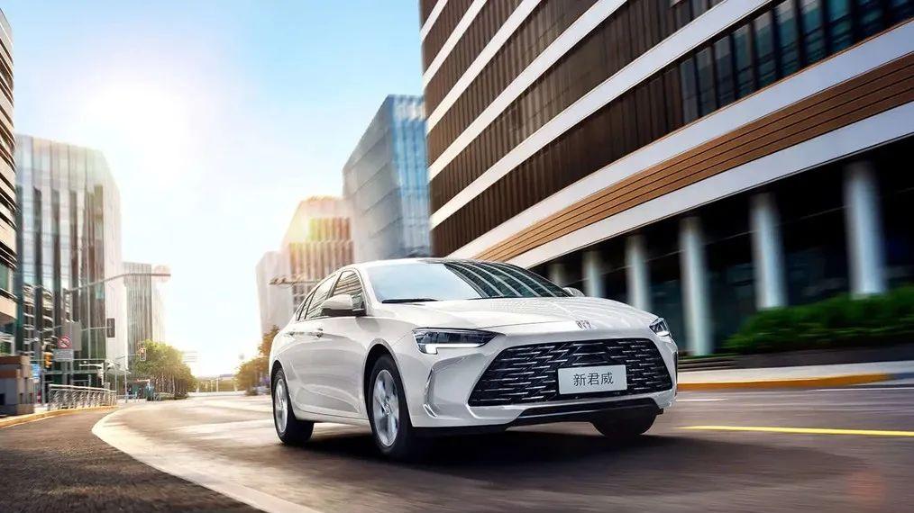 又一合资车从16万跌至10万，比奥迪A4L漂亮10倍，2.0T、9AT