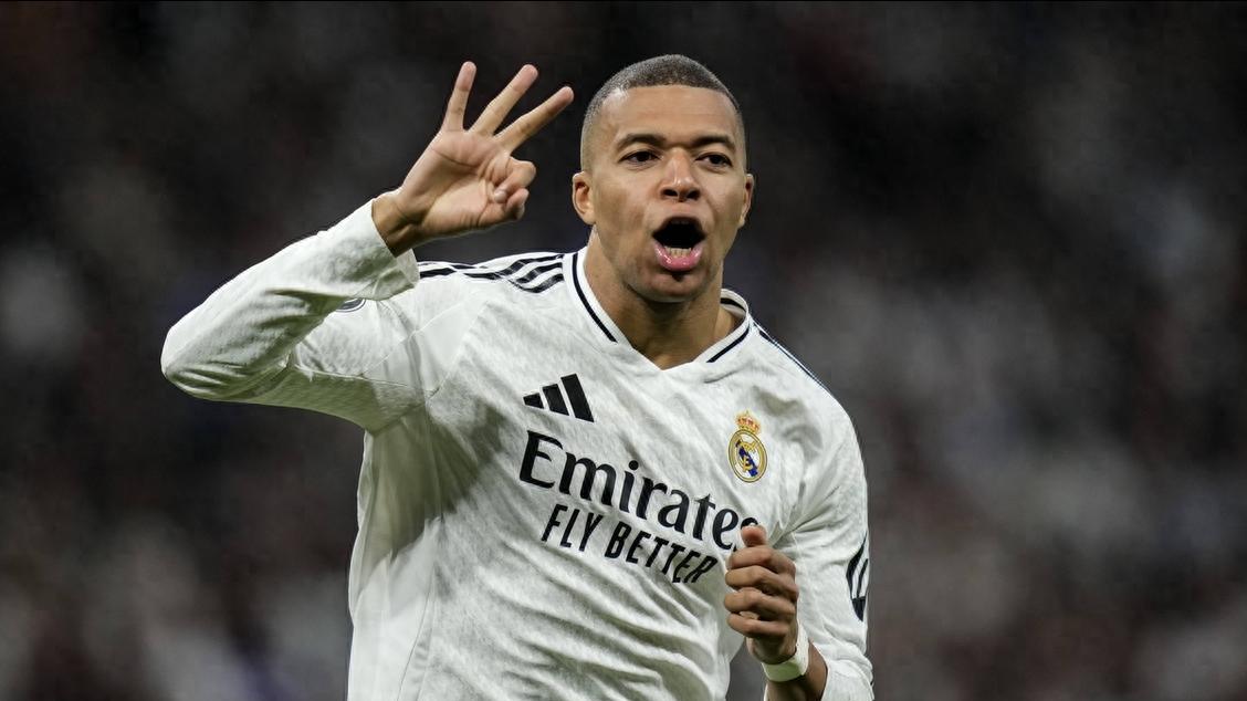 笑死！姆巴佩带一群队友模仿吕迪格高抬腿狂奔庆祝，球迷：名场面