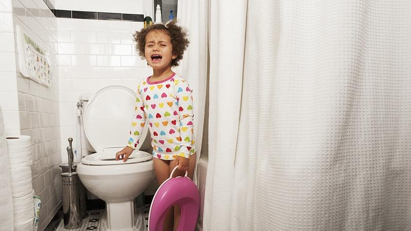 别逼孩子坐马桶：尊重节奏，才能顺利如厕