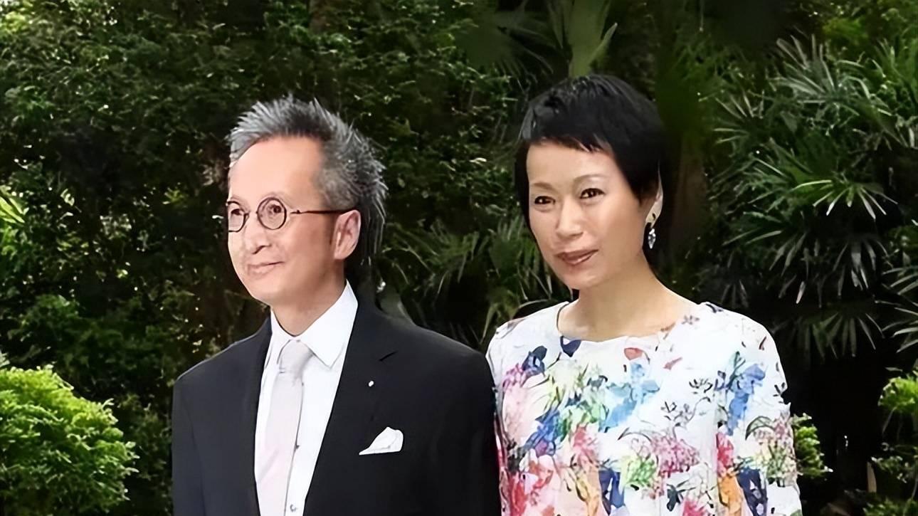“许仙”叶童白发淡然，活成娱乐圈反卷女王