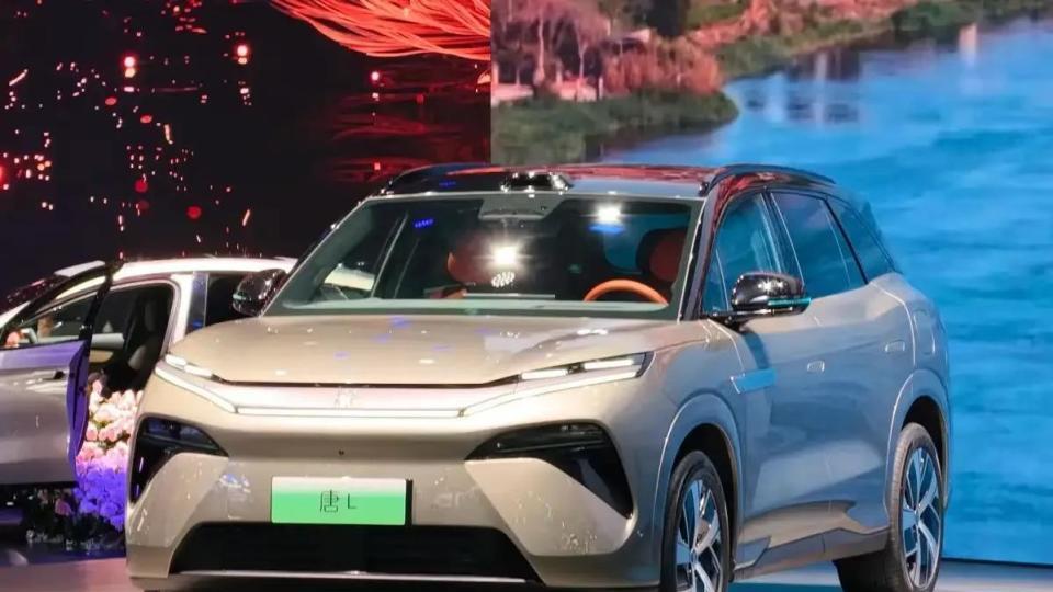 两大龙头强强联手！比亚迪携手美的开启战略合作