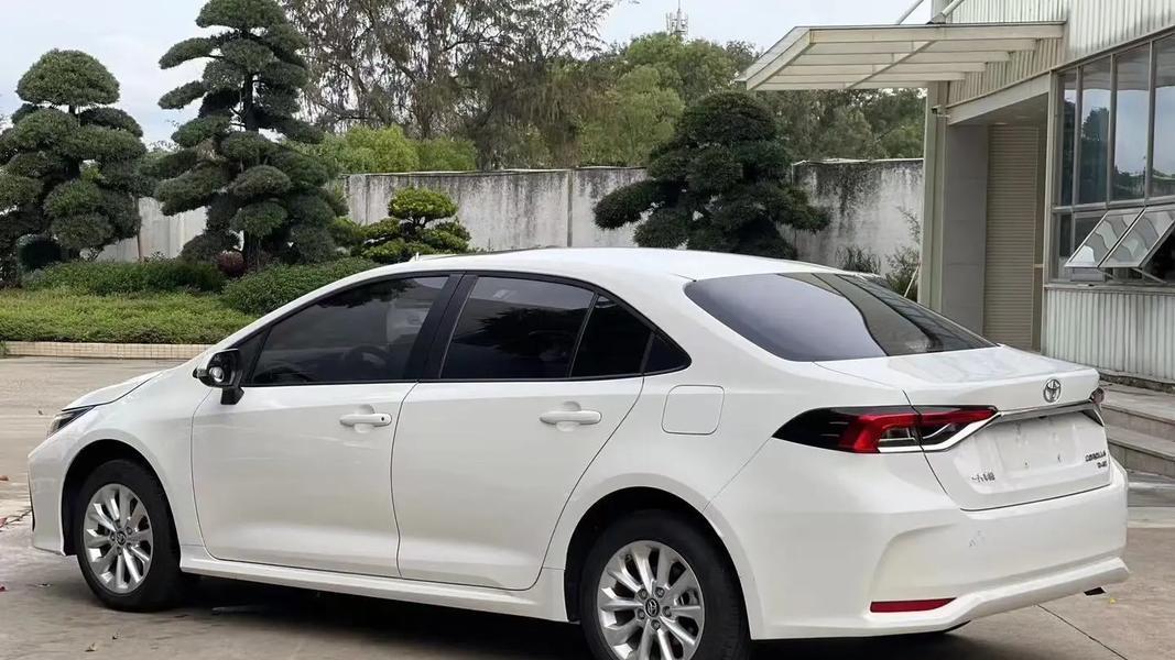 从卡罗拉双擎到零跑 B10，40 岁车主的质的飞跃