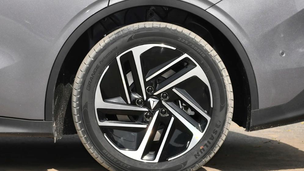 指导价13.49万起，定位中型车，深蓝L06已上市