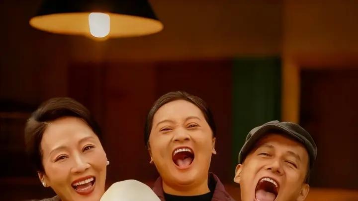 《拾荒老爹深藏不露》不容错过，平凡人生绽非凡光芒