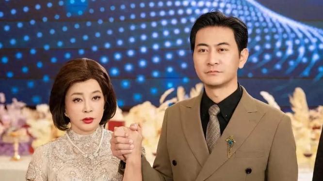 ​刘晓庆的跨界姐弟恋，掀起全民热议狂潮