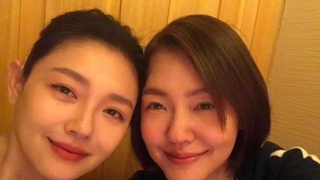 大S具俊晔最后甜蜜合影公开！笑容灿烂状态好，手腕处弄了新纹身