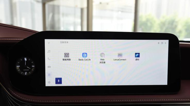 媲美奔驰S级的日系豪华车，入门就配V6电混，零百加速5.4秒