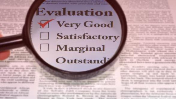 别让“过去”绑架你的“未来”：用“最佳评估模型”把经验变成火箭燃料