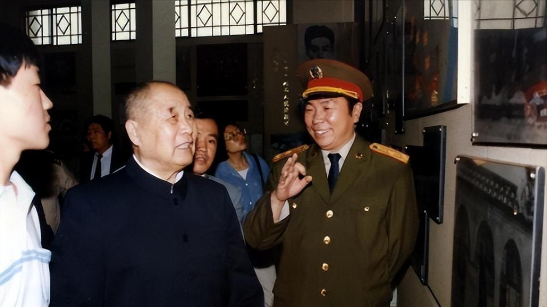 杨得志视察军区，李德生为何让副手汇报？背后的深意让人深思