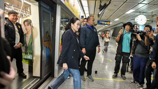泰国美女总理震后乘地铁视察 因预警延迟斥责官员