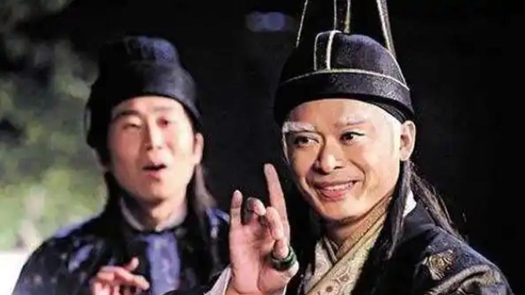 荒淫成什么样，才能干出这种事？竟让下人当众秽乱，自己围观取乐