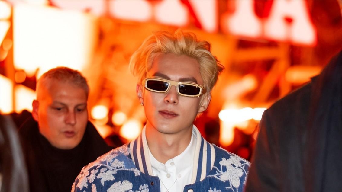 巴黎时装周生图：周杰伦，朱一龙，陈飞宇这是穿了啥