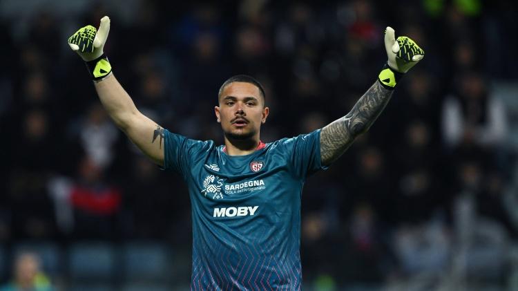 AC米兰和国际米兰都有意卡利亚里门将卡普里莱