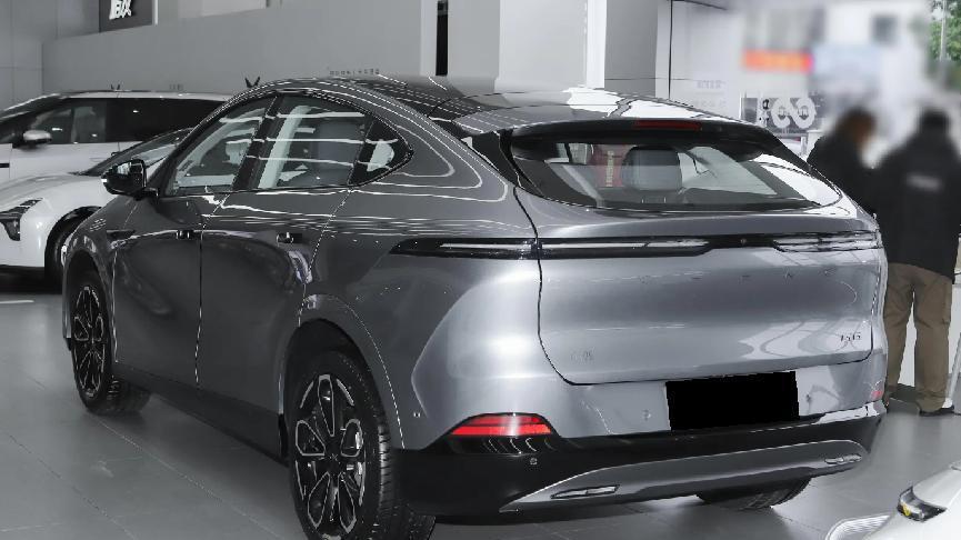 Model Y还溢价？小鹏新车快充10分钟续航400km，全系高阶智驾