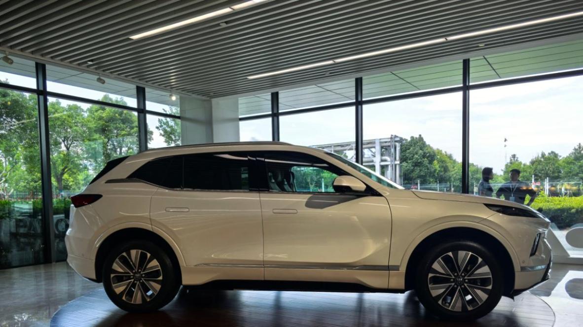 一口价14.99万起！新别克纯电E5上市，智能品质全面越级！