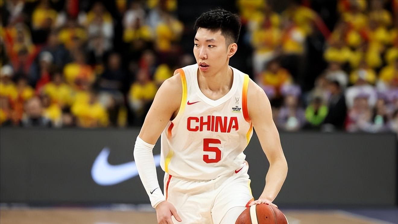 赵睿缺阵！男篮后卫5人重组，胡明轩继续首发，赵继伟替补有大用
