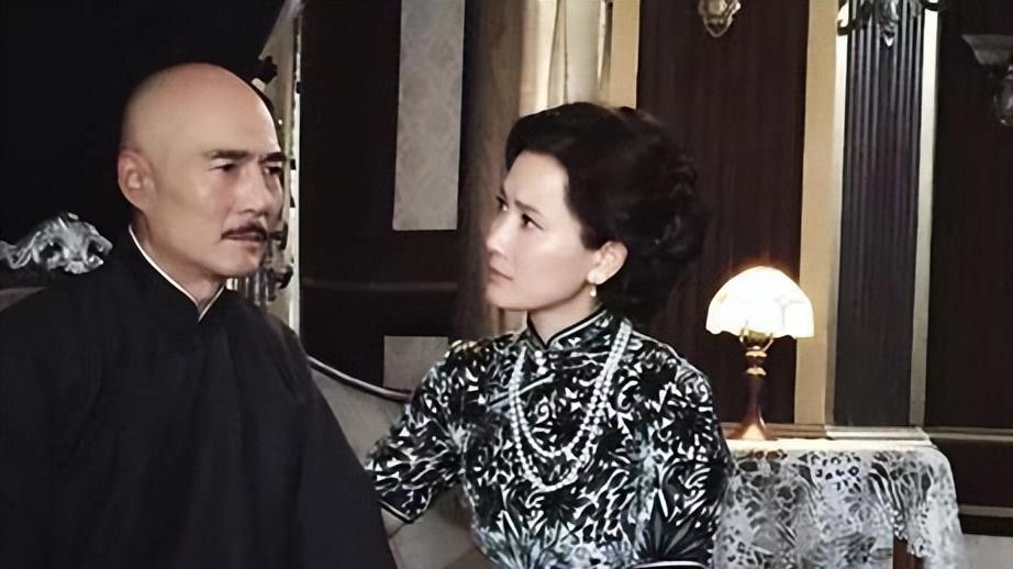 她是侯勇的三婚娇妻，为爱倒追大25岁老公，没有孩子婚姻也幸福