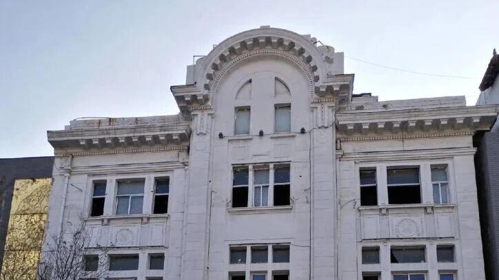 沈阳·方城里百年老浴池，如今变身小酒馆