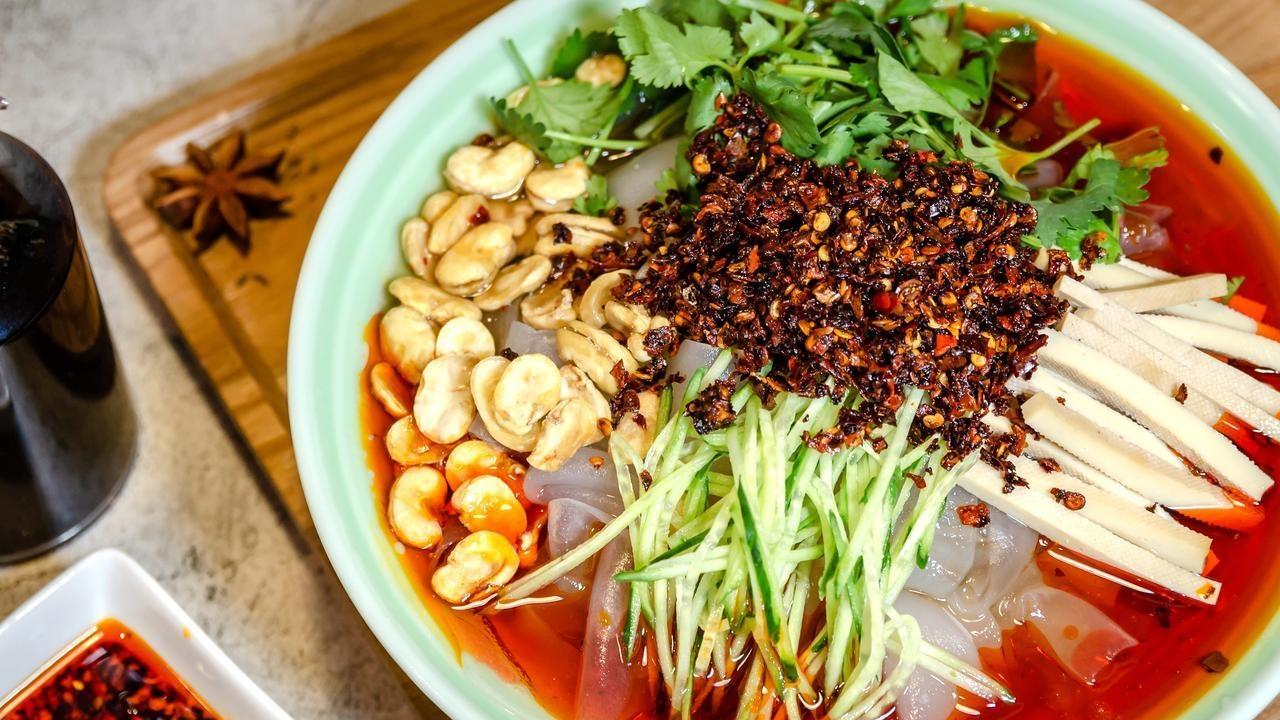 夏季均温仅19℃，这座把避暑+好吃buff叠满的古都正适合8月逛吃