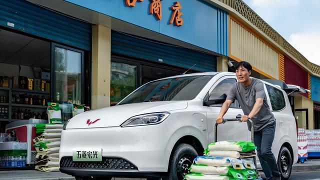 6.98万元起！新一代“神车”五菱宏光纯电版正式预售！