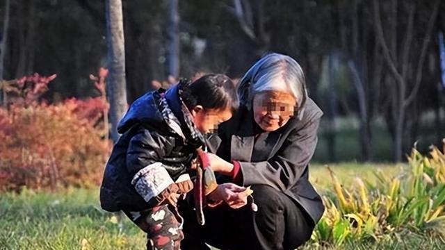 婆婆患癌，丈夫先斩后奏卖夫妻房治病，妻子拒绝丈夫：你别太自私