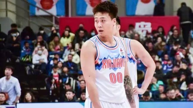 严惩赵睿，追打裁判是CBA严重事件，疆蜜：建议封杀此类球员