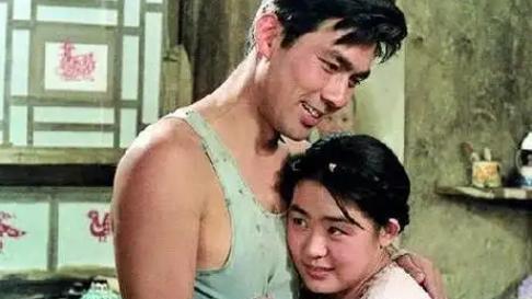 演员朱时茂：娶初恋女友，结婚43年分居14年，如今婚姻状况怎样了