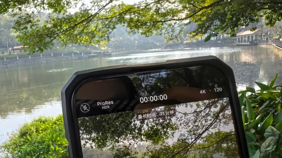 为什么用了几千的安卓旗舰，感觉一万的iPhone不香了